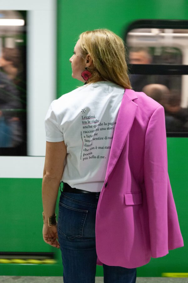 01 PoeT-shirt white page - immagine 4